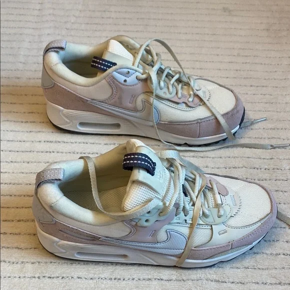 NIKE Women Beige and Cream Sneakers